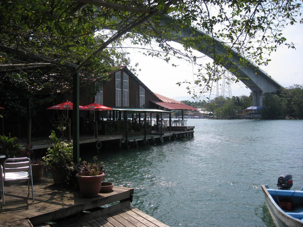 Hotel Y Restaurante Backpackers ริโอดุลเซ ภายนอก รูปภาพ
